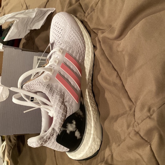NWT in box Adidas Ultraboost 5.0 DNA women’s size 5 sneakers. - Picture 3 of 9